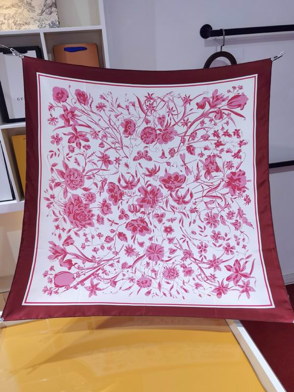 Gucci silk scarf 90X90cm E13 (11)